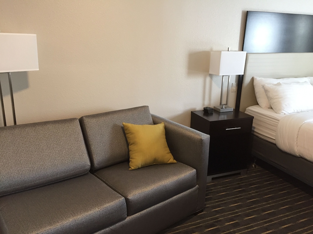 Comfort Inn and Suites Tigard near Washington Square 27/35