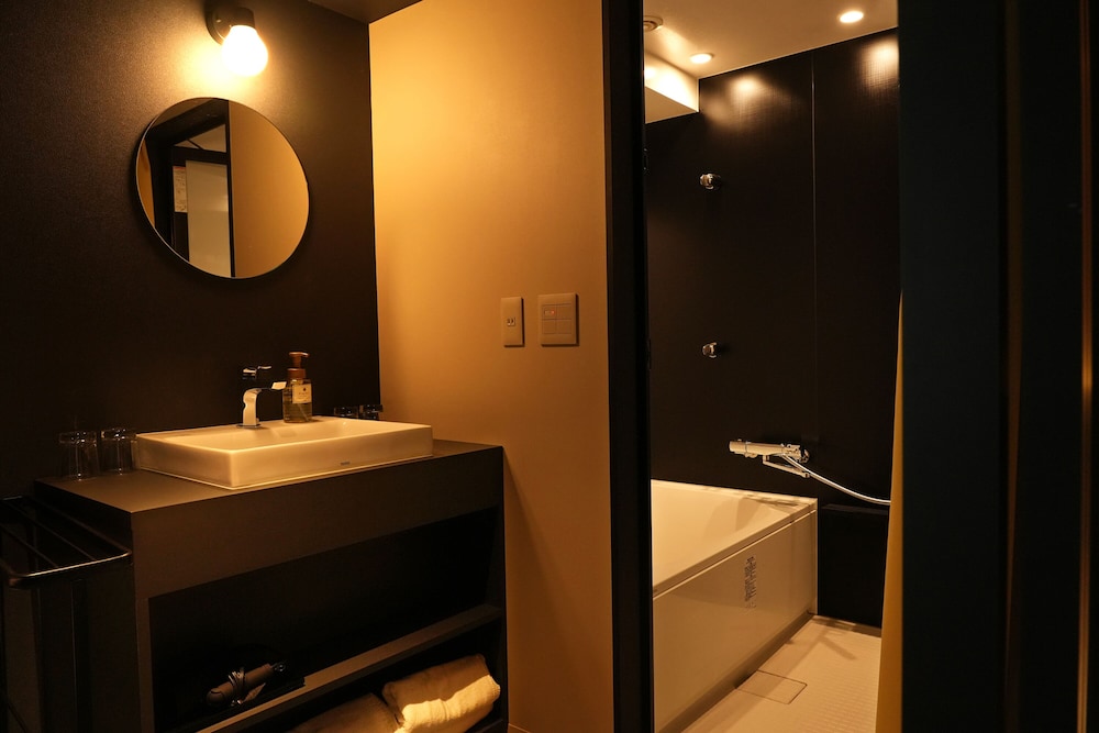 Nplushotel higasikanda 40/40