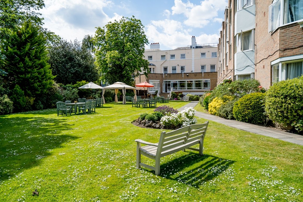 THE CLARENDON HOTEL 45/50