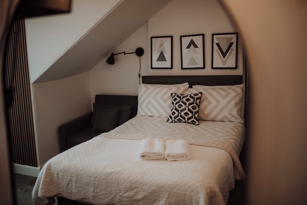 16 PILRIG GUEST HOUSE 29/60
