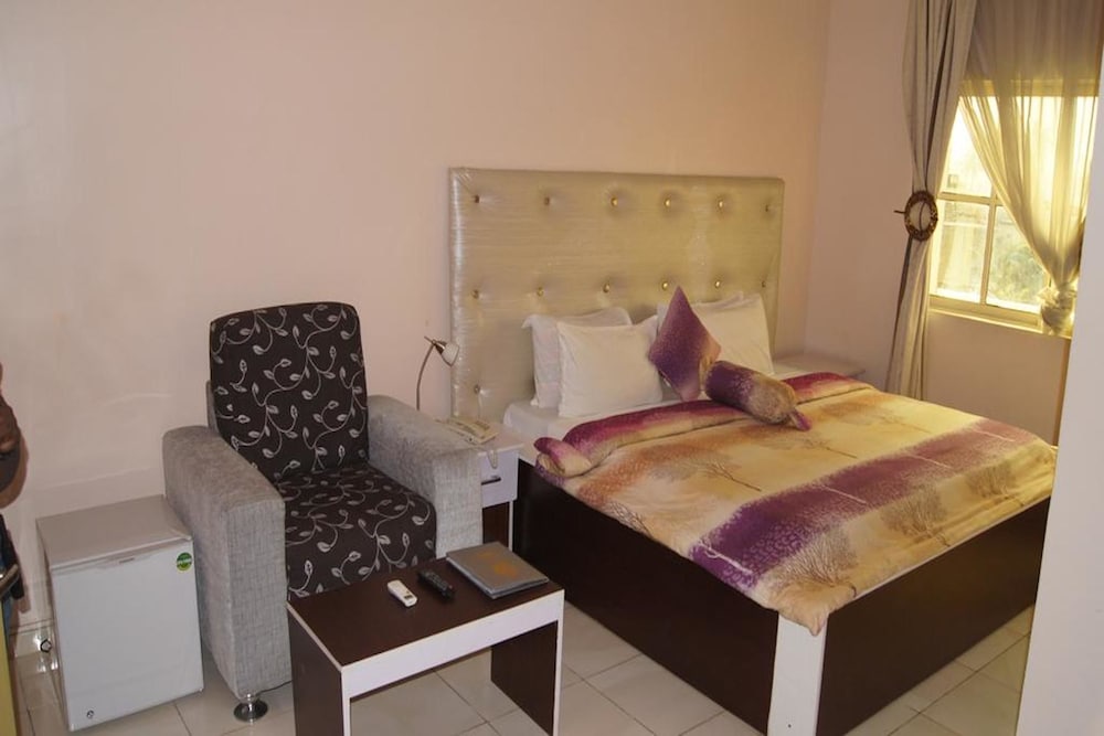 Royalview Hotel And Suites 54/62