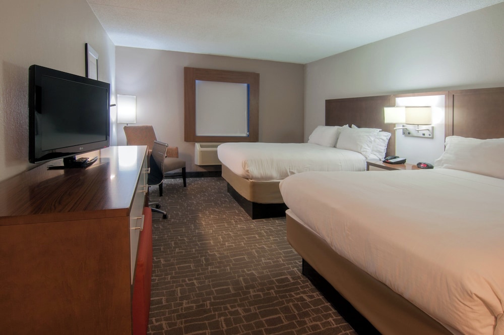 Holiday Inn Express Hotel And Suites Nashville I 40 And I 24 Spence Ln 12/37