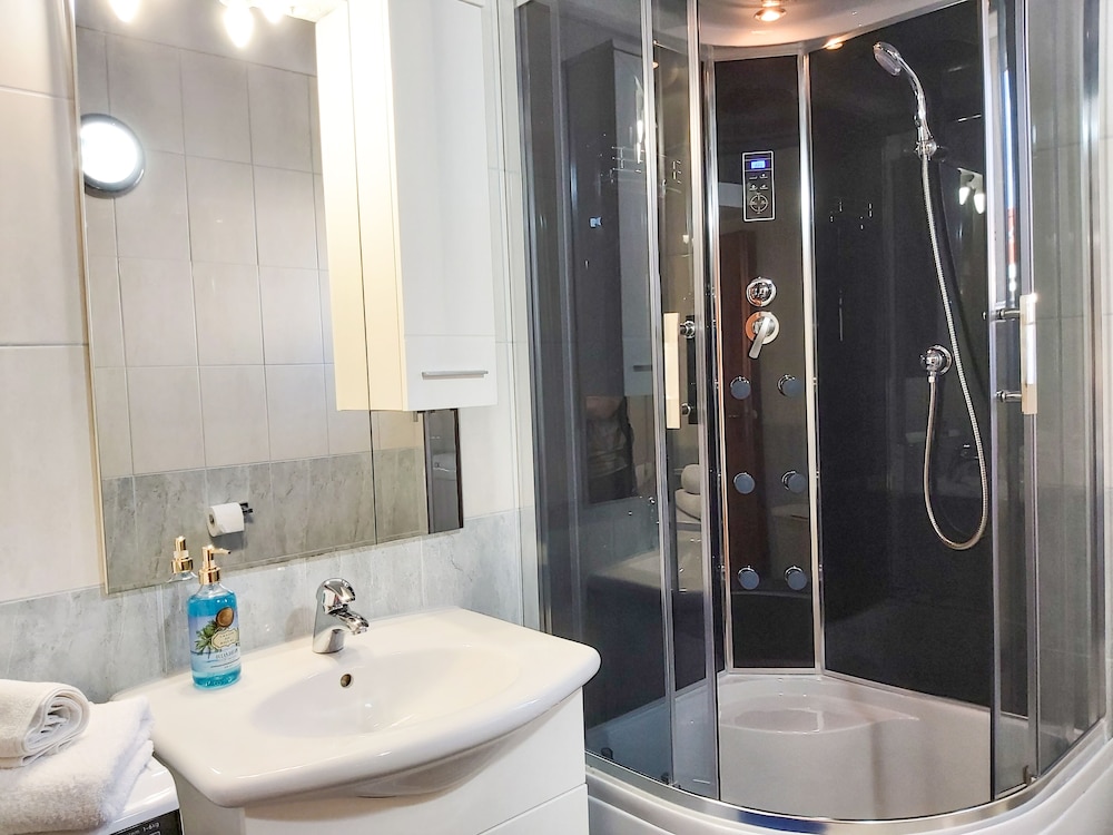 Adria Apartments 43/50