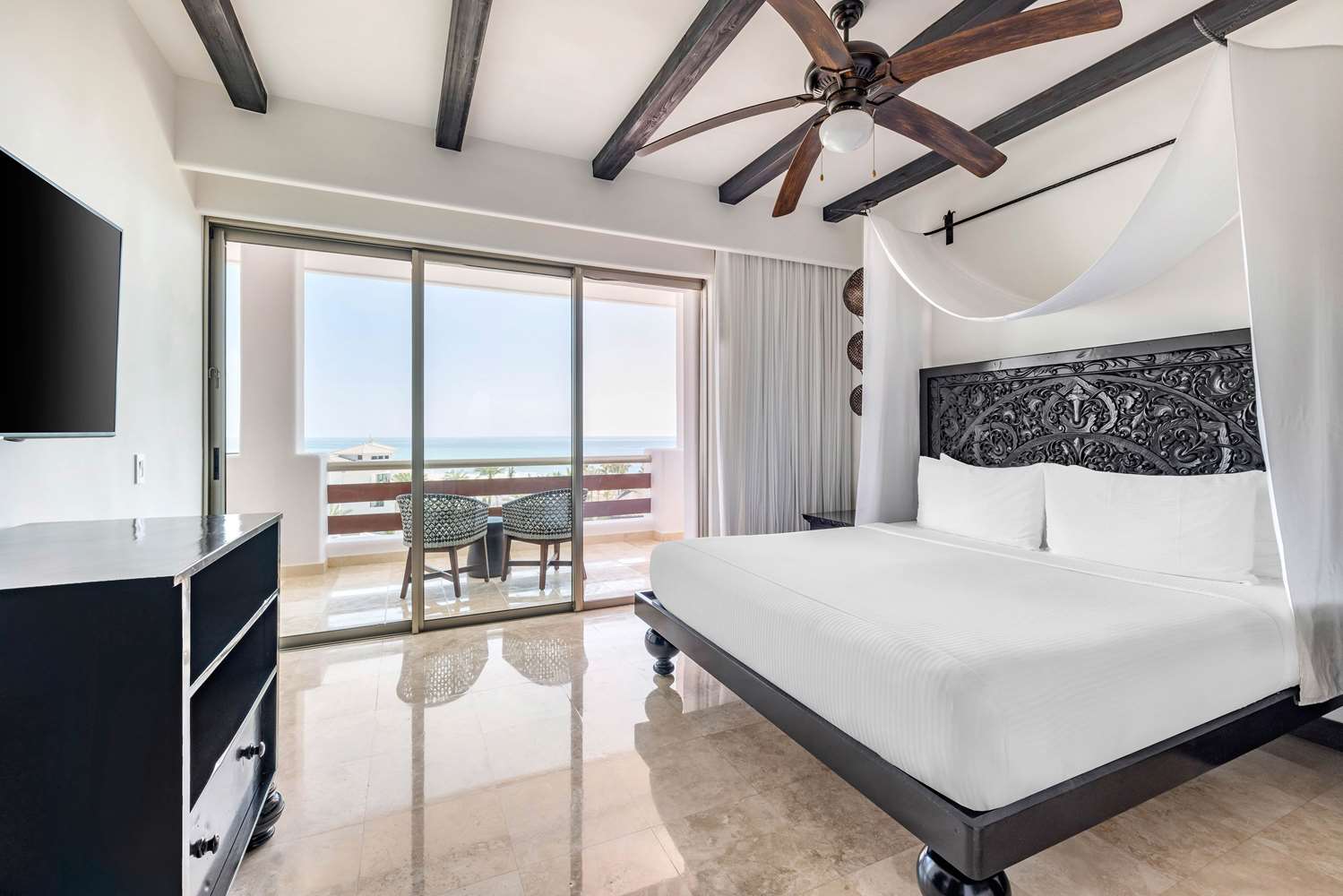 1 bedroom 1 king partial oceanview w/ balcony