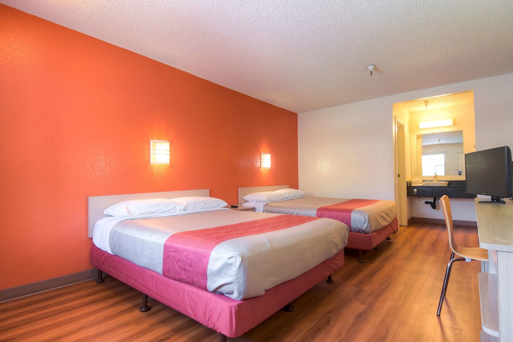 Motel6 Santa Ana, CA 29/53