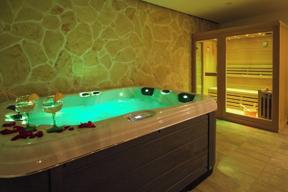APARTMENTS VILLA ROZA 30/67