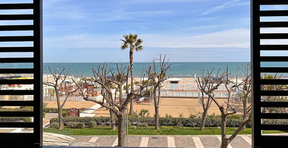 Lungomare Hotel 43/50