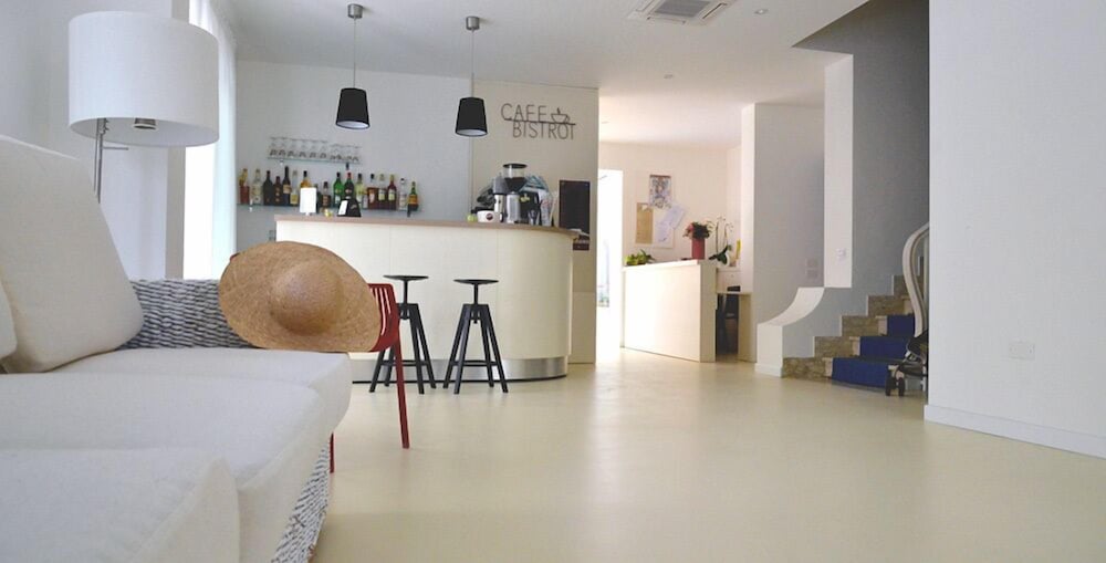 Petit Hotel 24/50