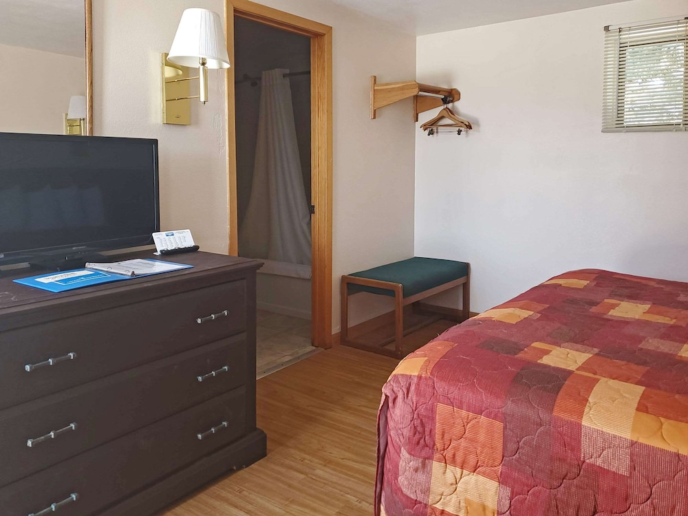 Rodeway Inn Buffalo, WY 14/38