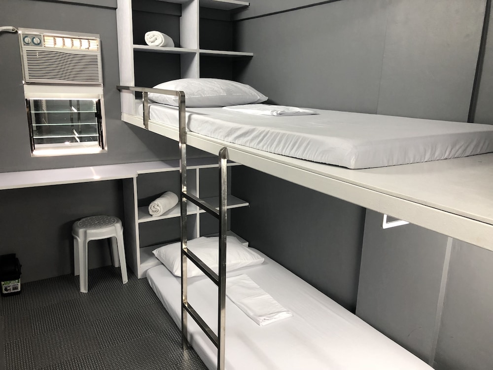 Ervoruto Hostel Makati 6/28