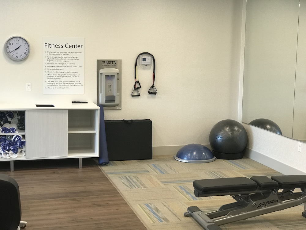 HOLIDAY INN EXPRESS & SUITES HANNIBAL - MEDICAL CENTER 32/53