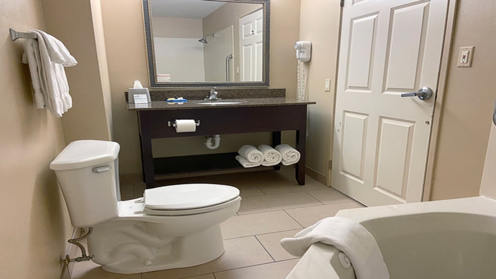 Holiday Inn Express Bloomington West 63/68