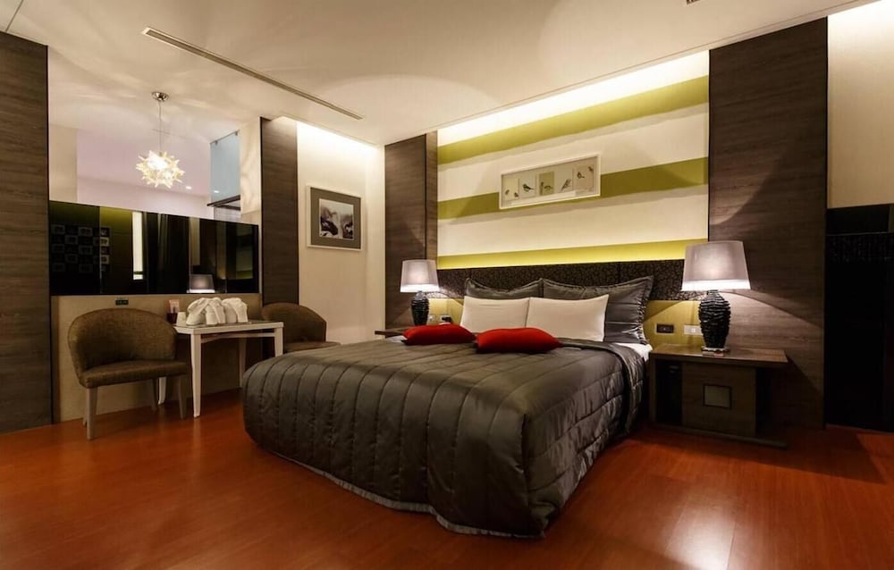 Leedon Motel 6/48