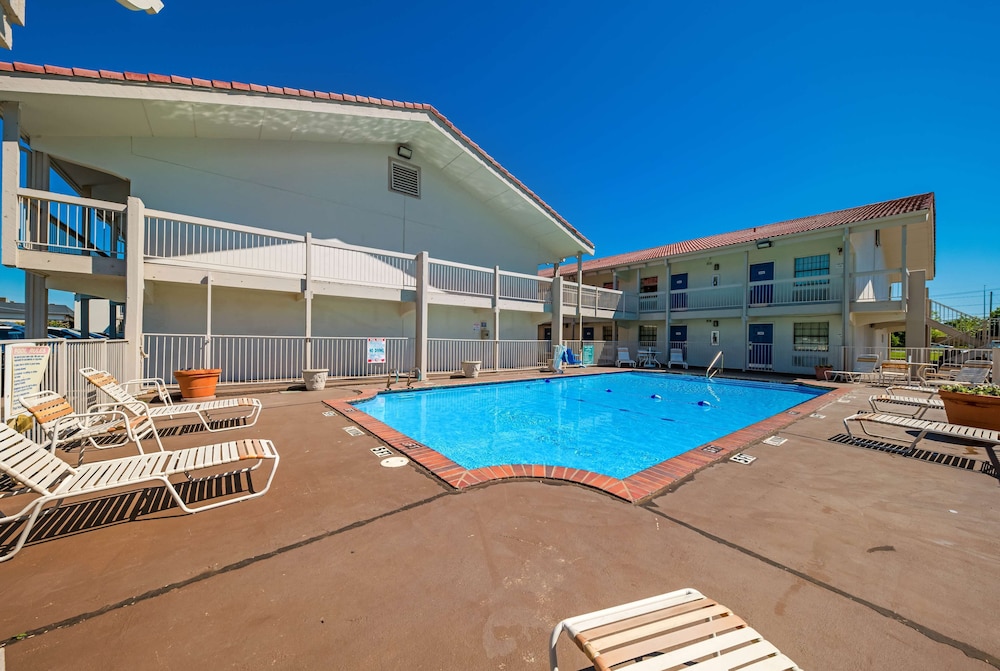 Motel6 Dallas, TX - Farmers Branch in FARMERS BRANCH - TX
