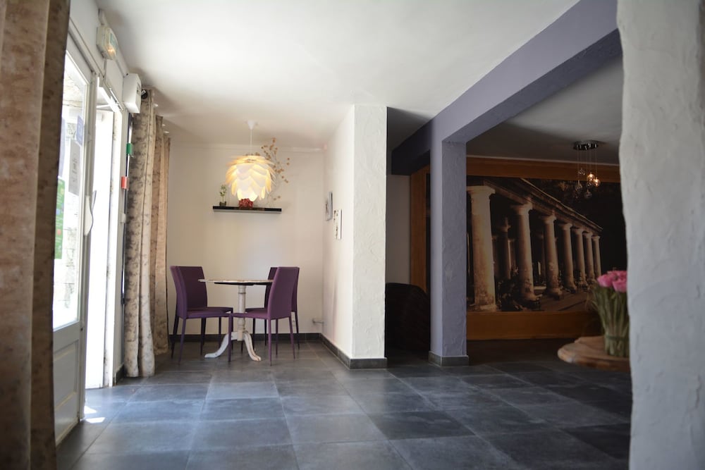 Hotel Le Grillon 4/25