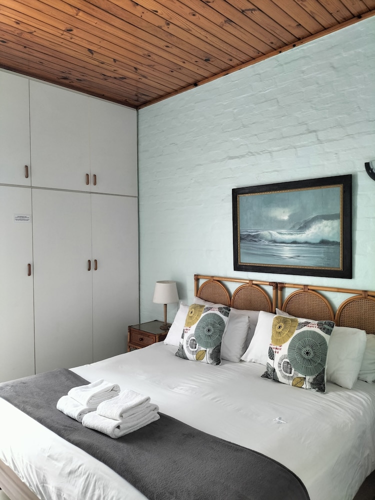 Aqua Marine Guest House 23/67
