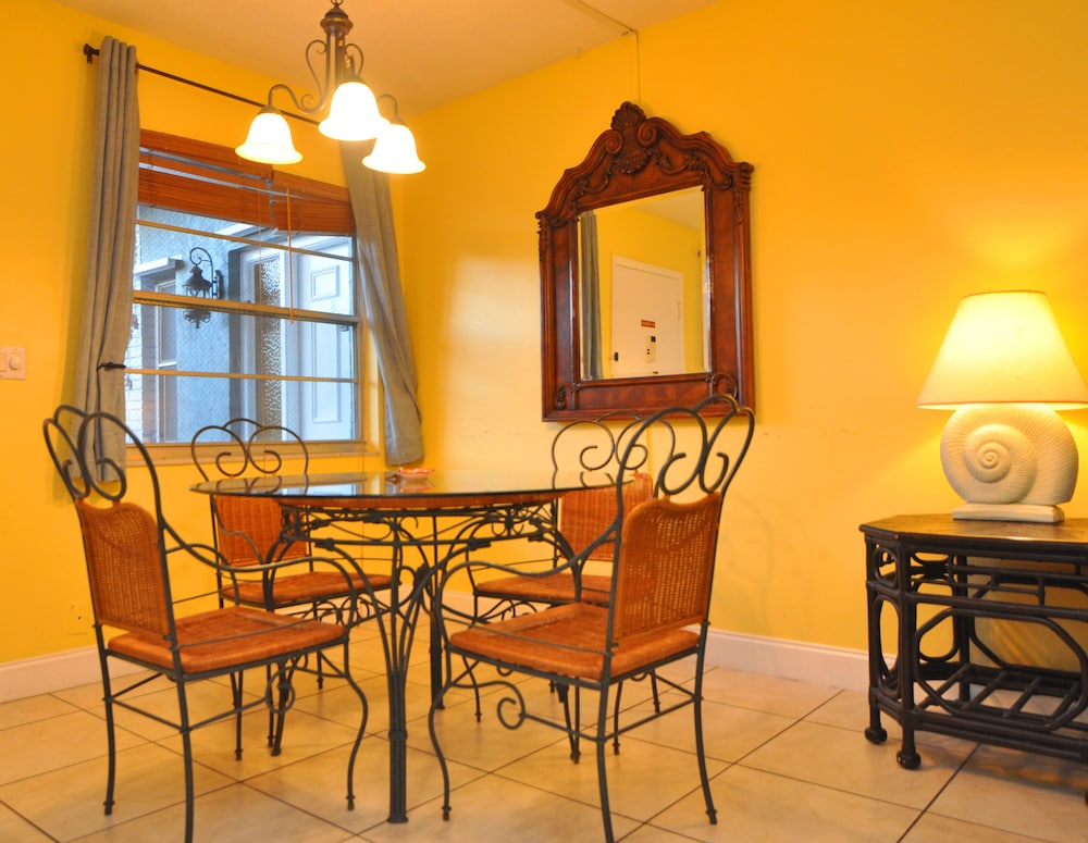 Lido Islander Inn And Suites 38/56