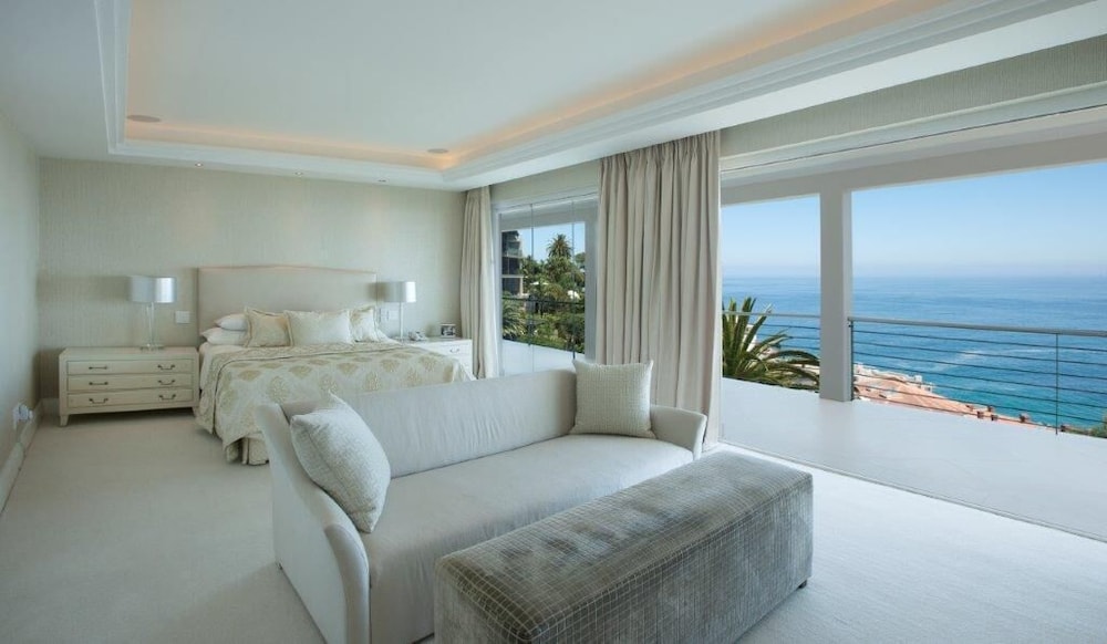 The Clarendon - Bantry Bay 7/50