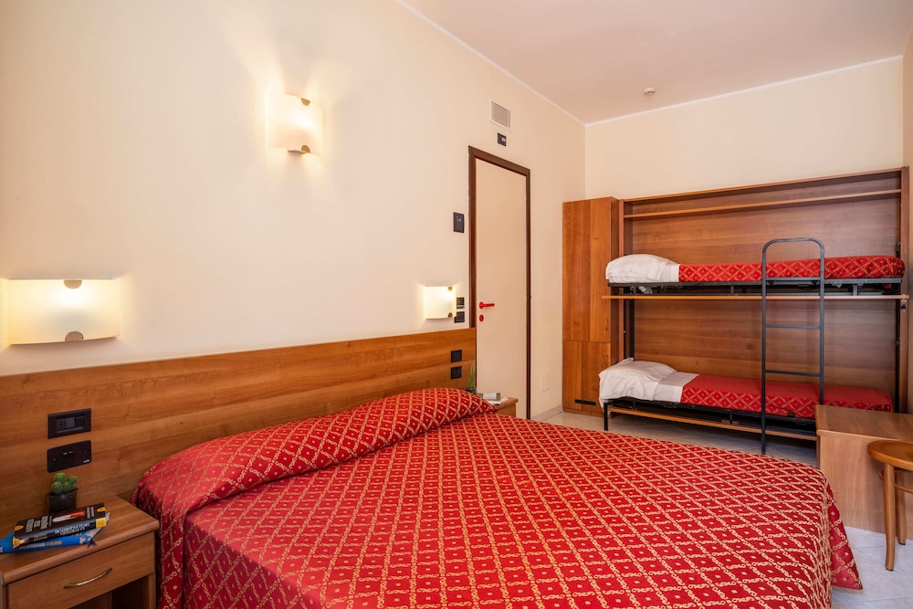 Hotel Careni Villa Italia 25/62