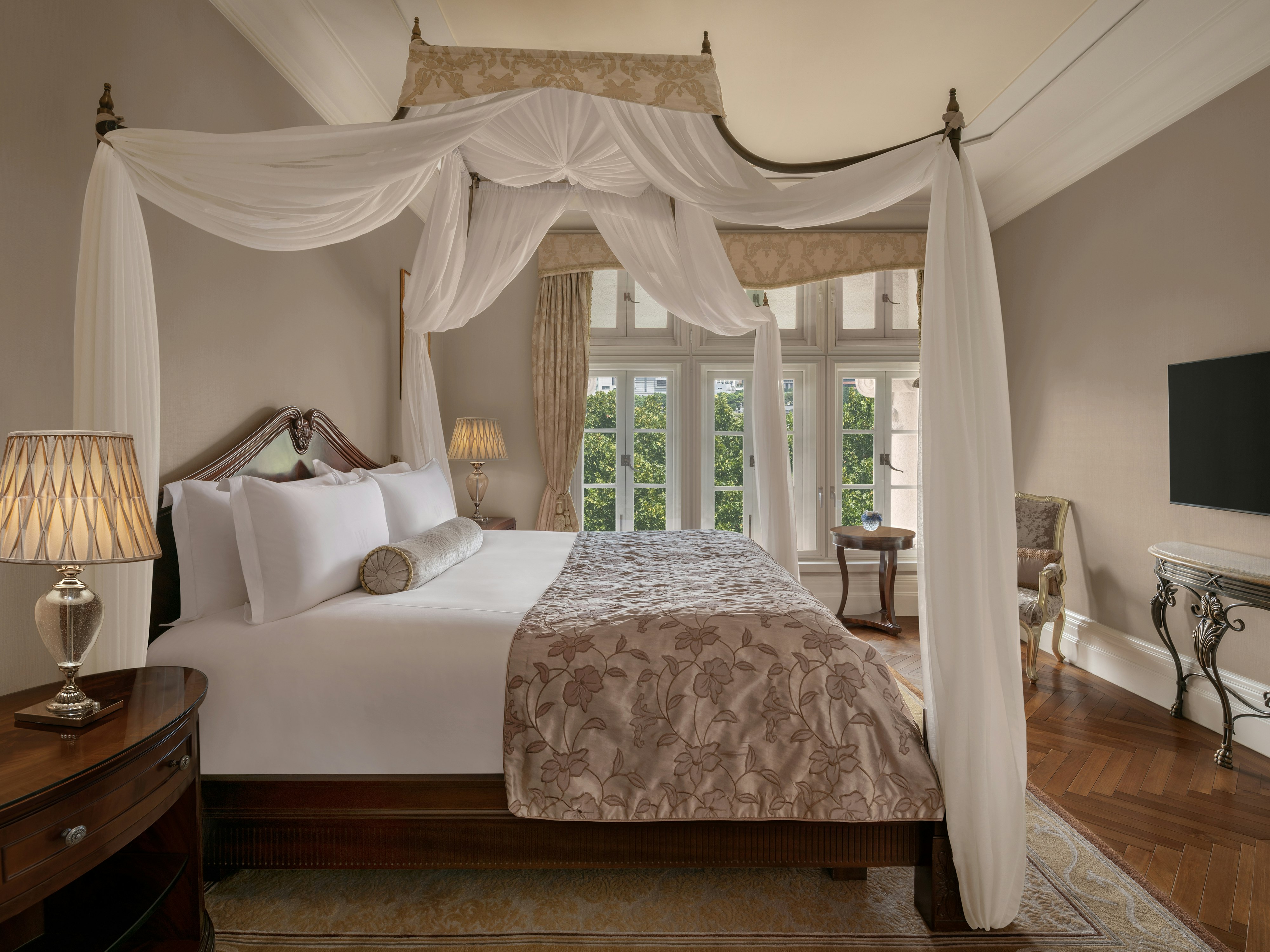 Heritage, Bund, River, Suite