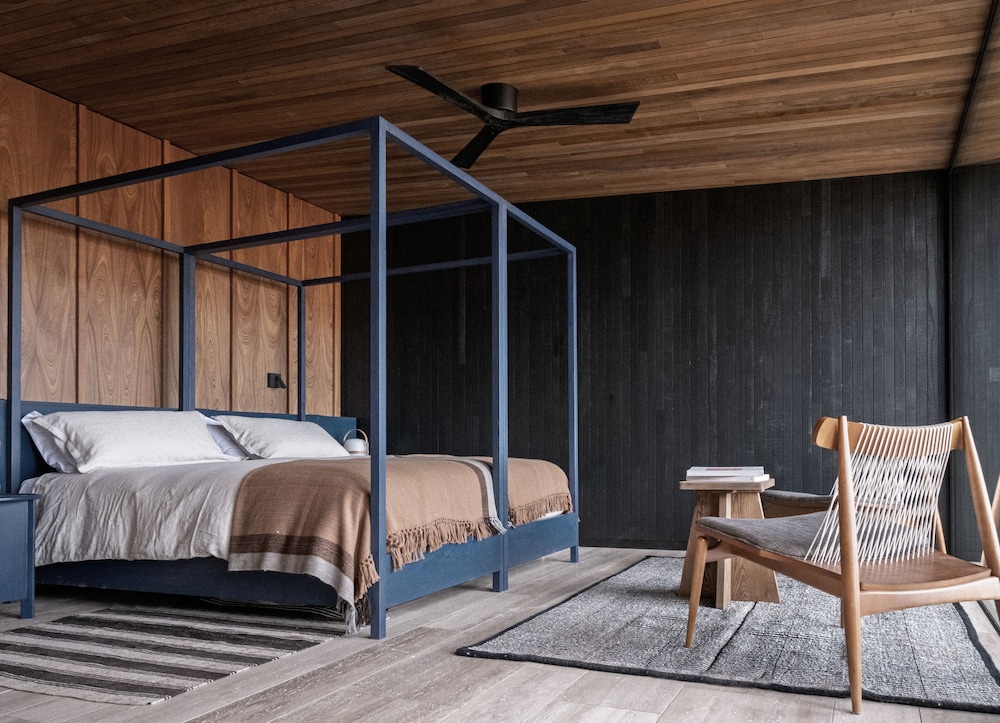 Oriente, King Bed