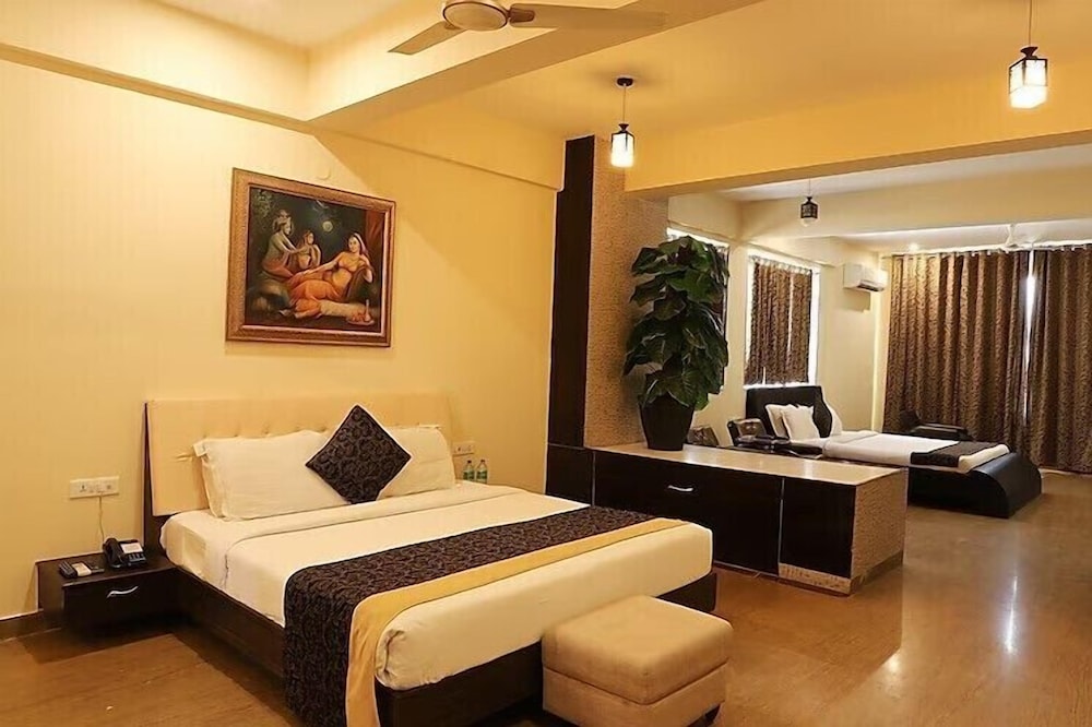 Regenta Central Mewargarh 4/43