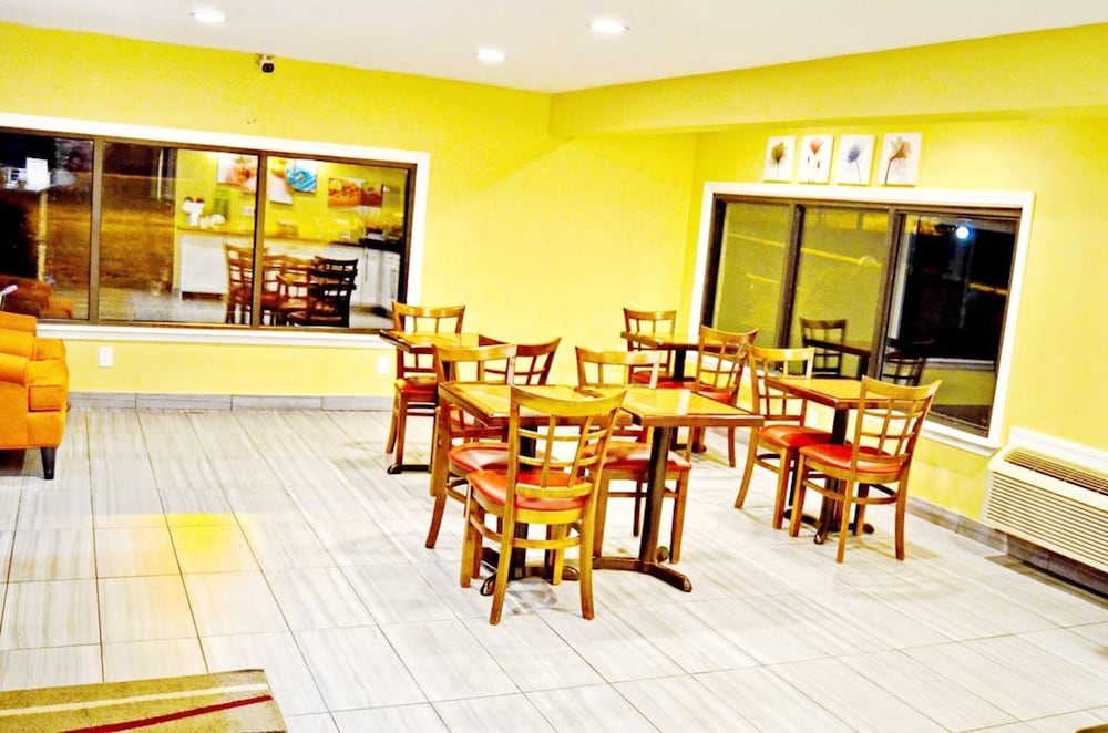 Flagship Inn And Suites 27/34