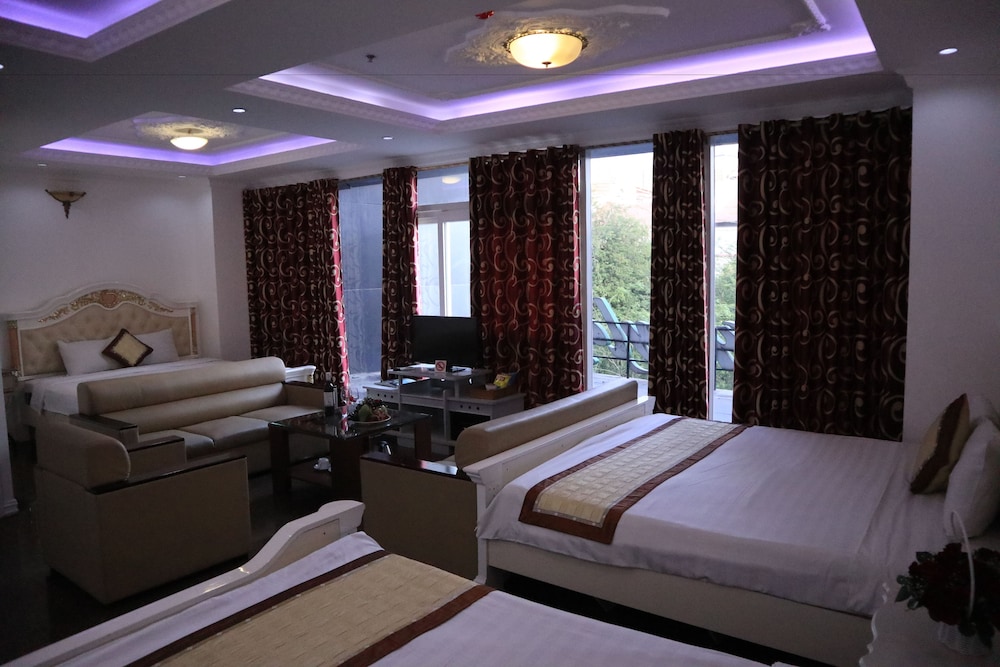 Happy Land Hotel 44/69