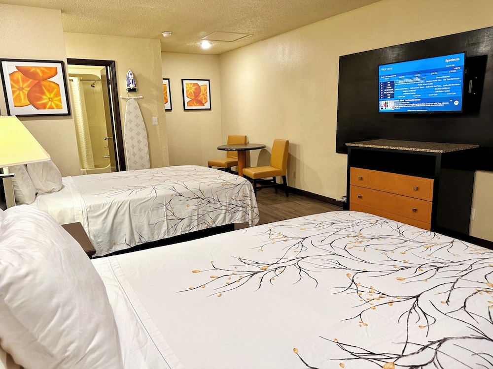 Travelers Inn 33/58