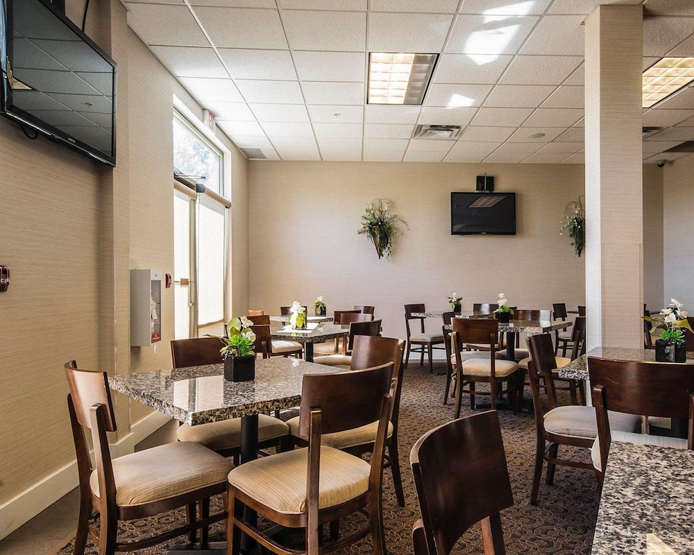 Comfort Inn & Suites Surrey 48/60