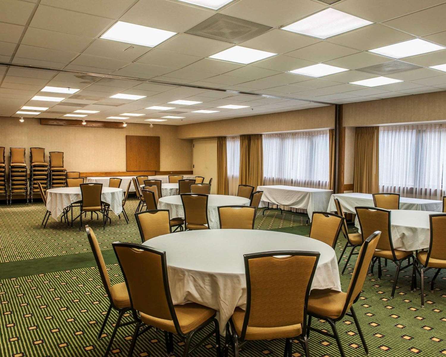Quality Inn and Suites Goshen IN 21/25
