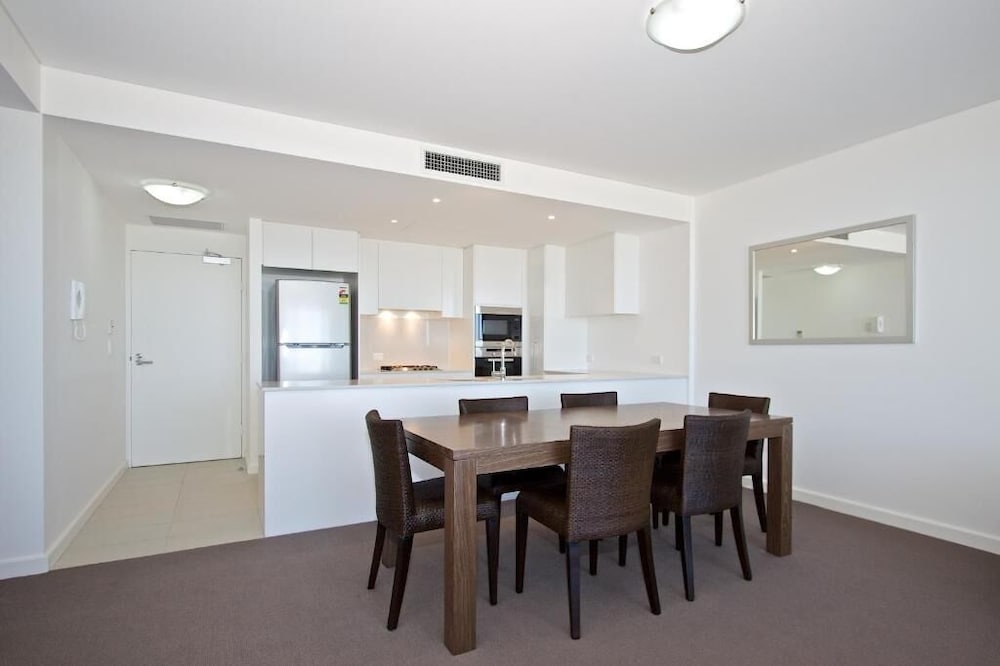 Kirra Surf Apartments 66/75