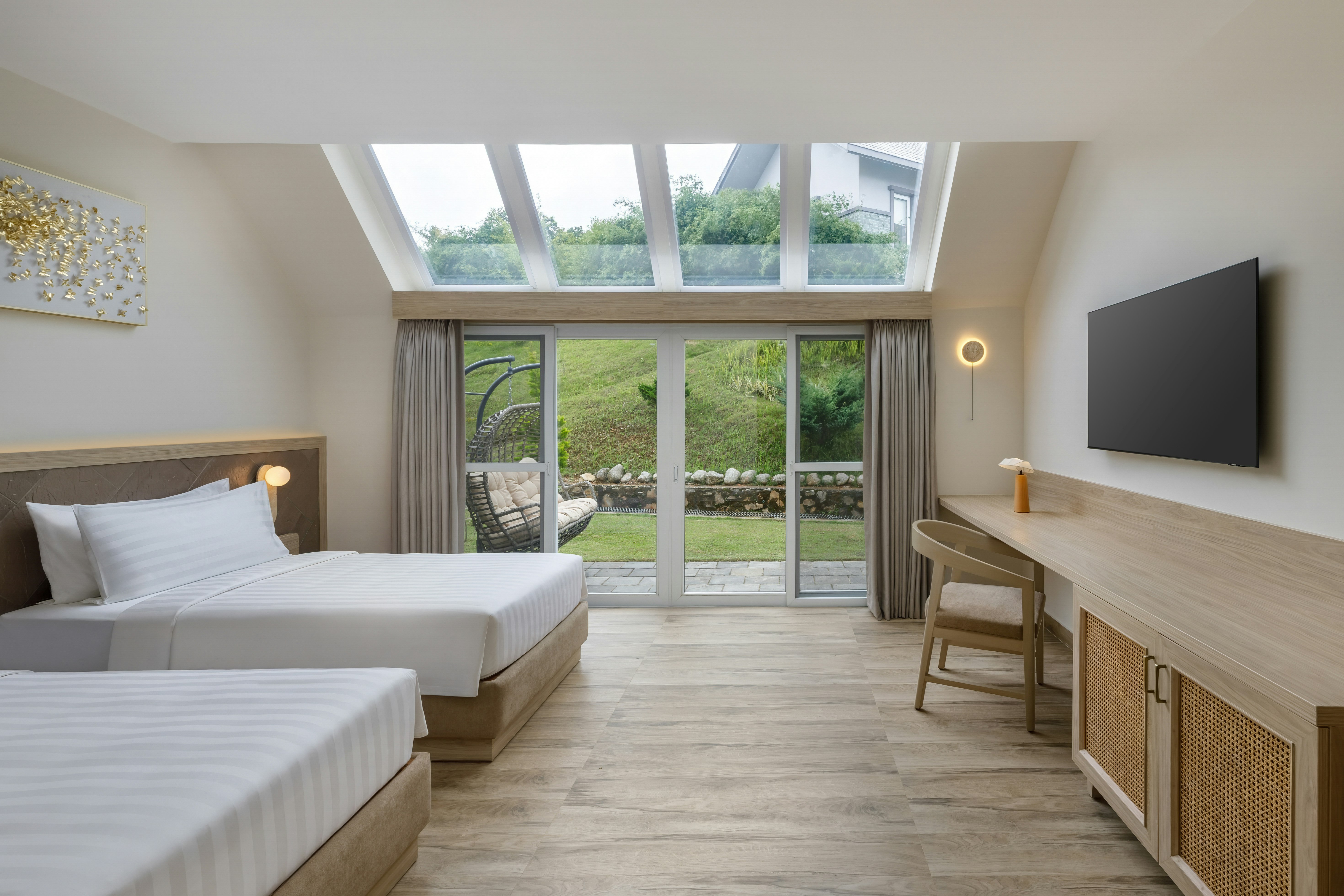 Himalayan Hideaway Resort Pokhara, The Centara Collection 24/62