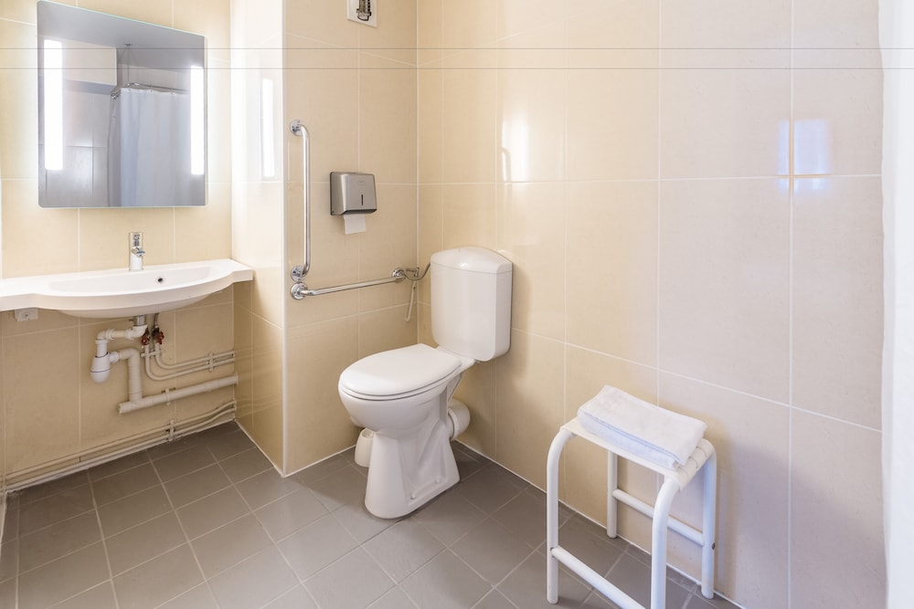 B&B HOTEL Louveciennes 12/56
