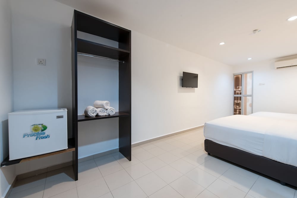 OYO 1090 Hollitel Hotel Melaka 8/17
