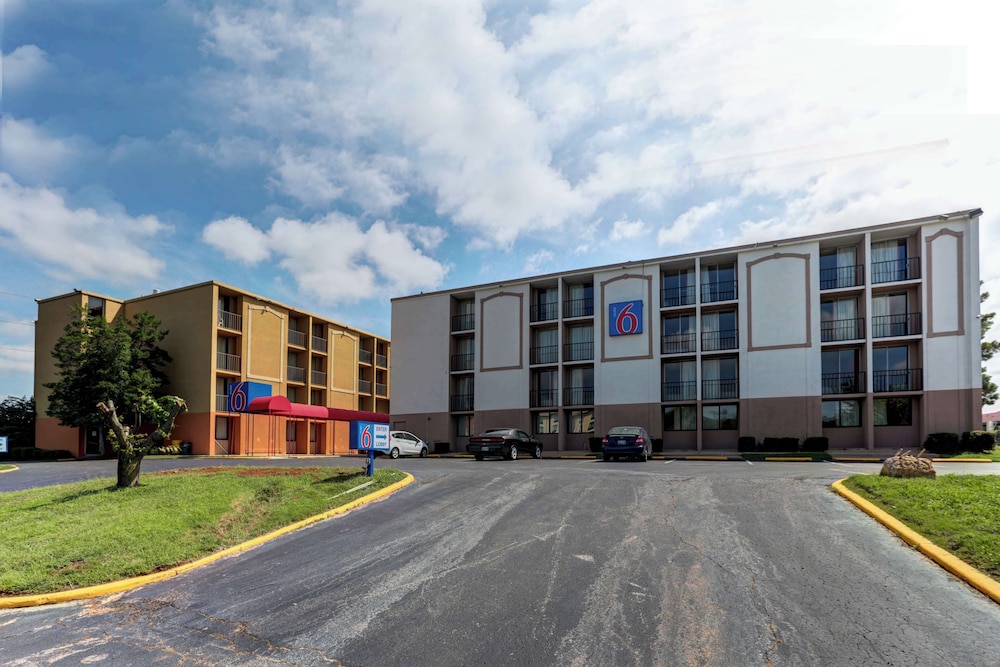 Motel6 Jackson, TN 48/54
