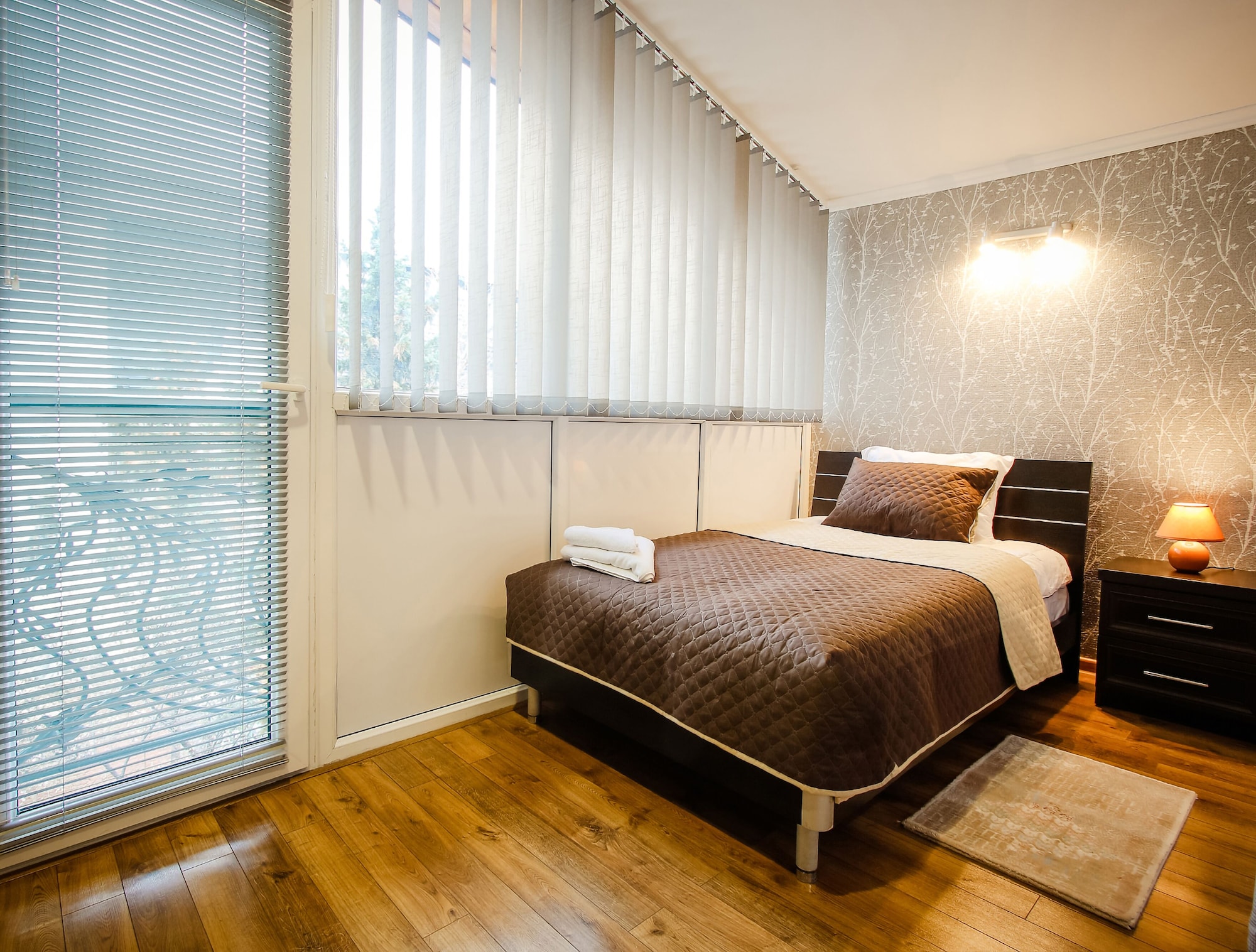 DELUXE, DOUBLE BED
