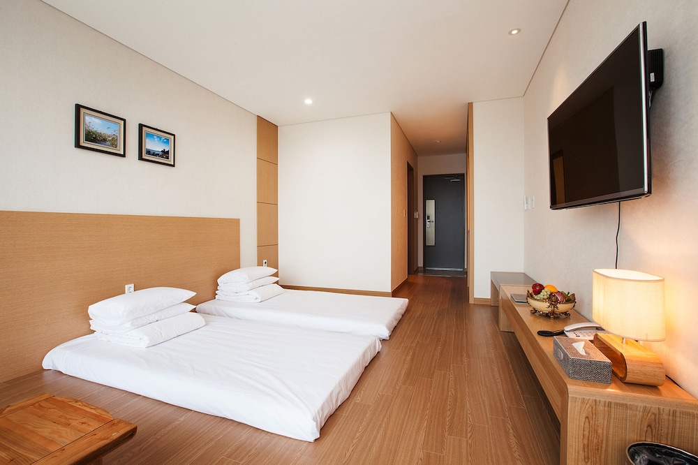room, mountain view