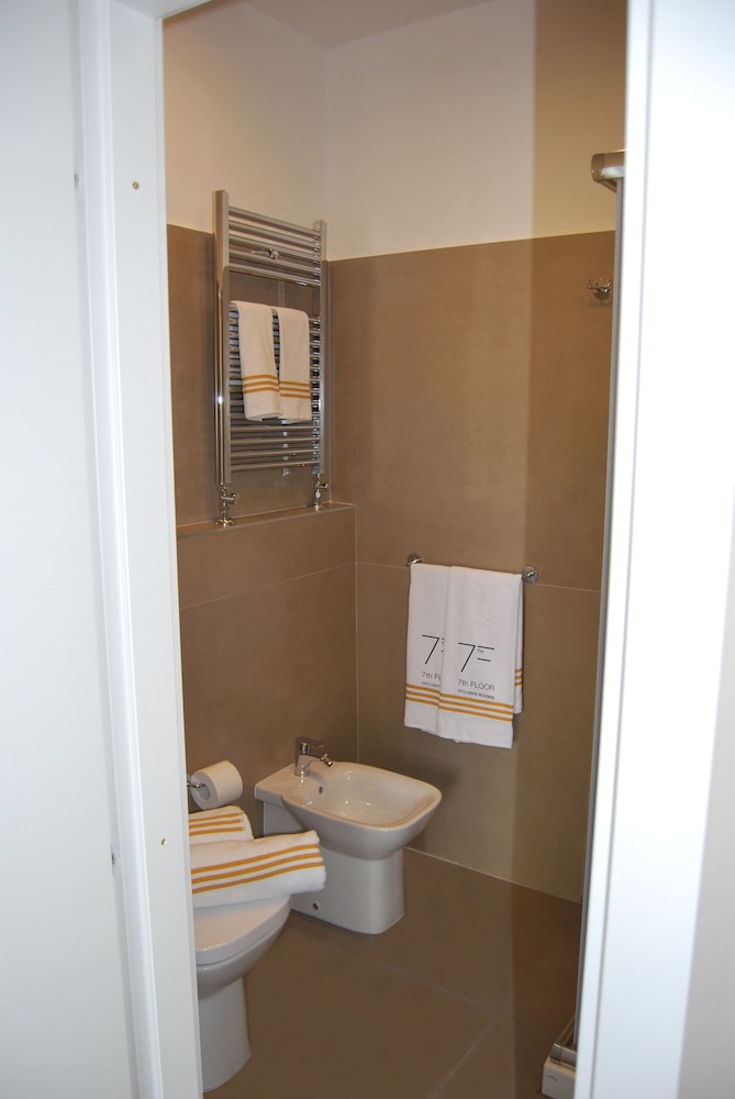 7th Floor Suite 50/50