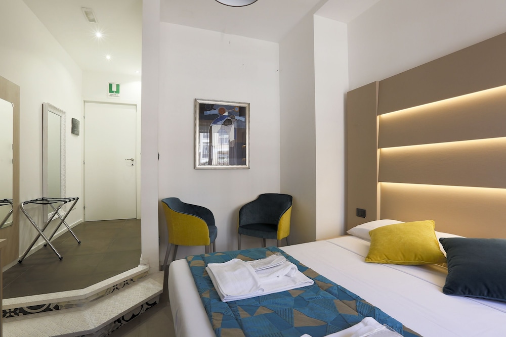 DELUXE, DOUBLE OR TWIN BED