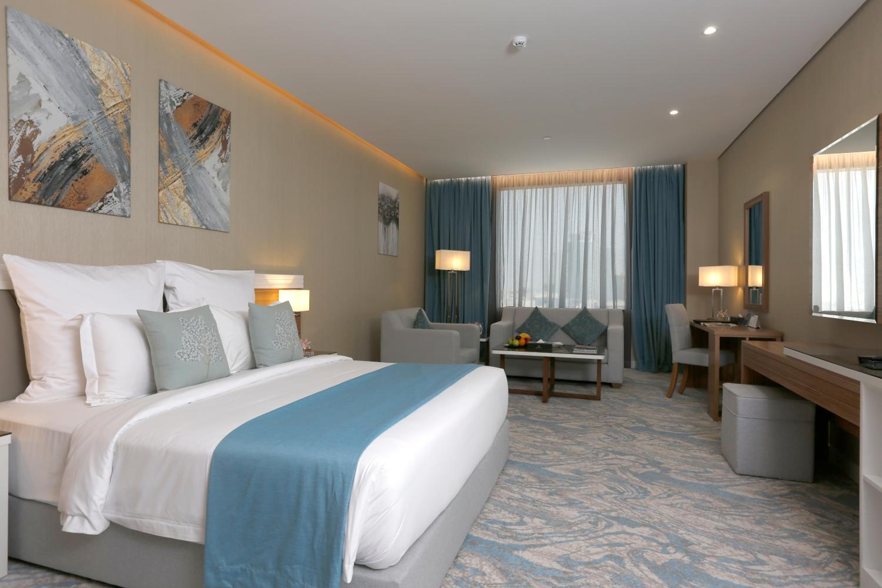 Deluxe, King Bed
