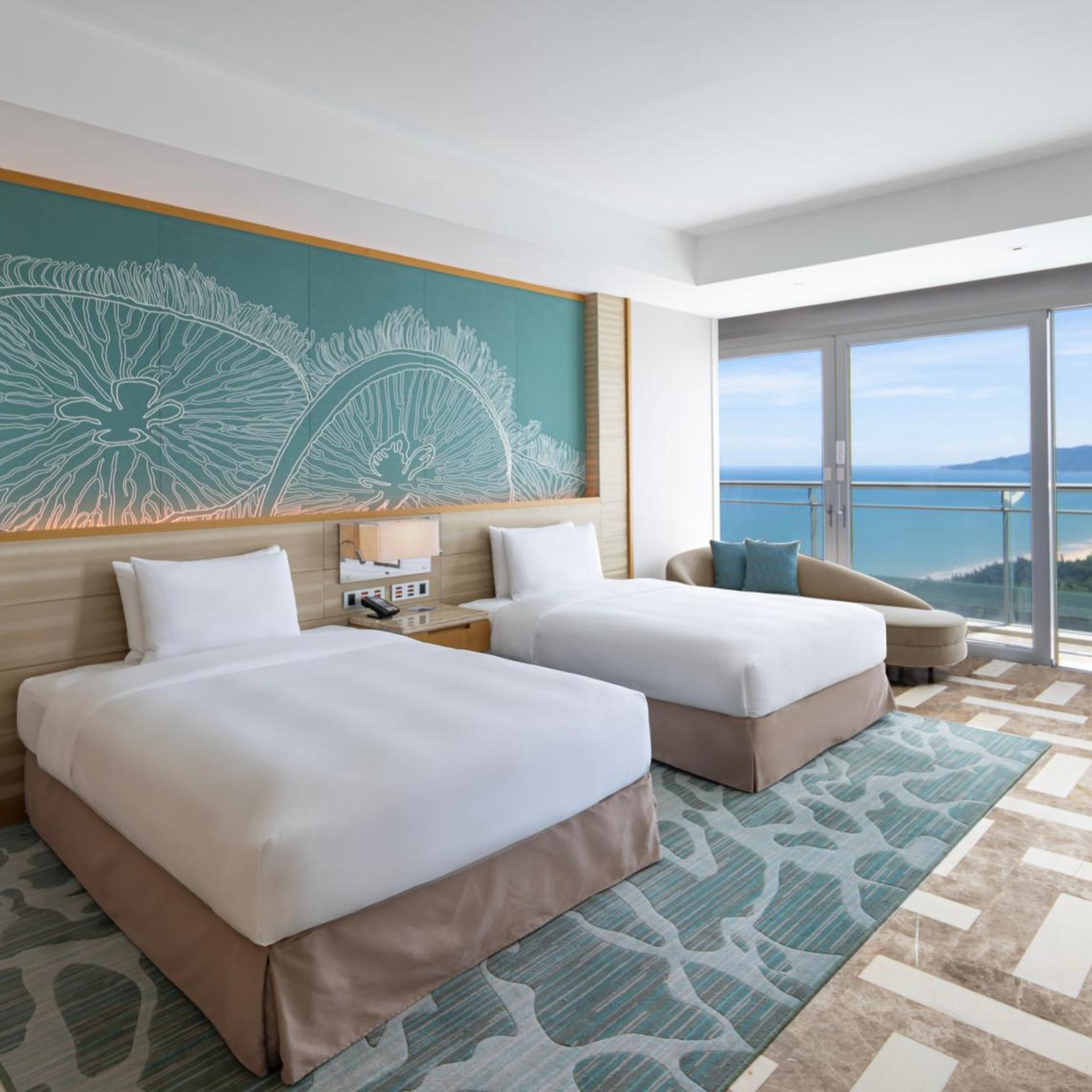 Ambassador, Suite, Queen Bed, Ocean View