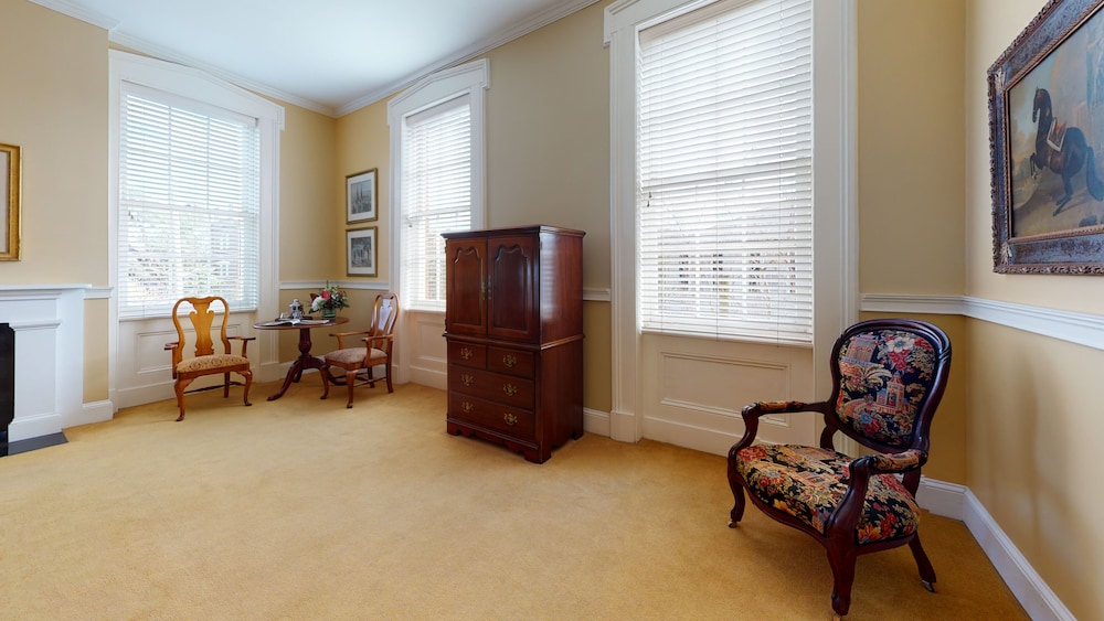 The Presidents Quarters Inn 50/76
