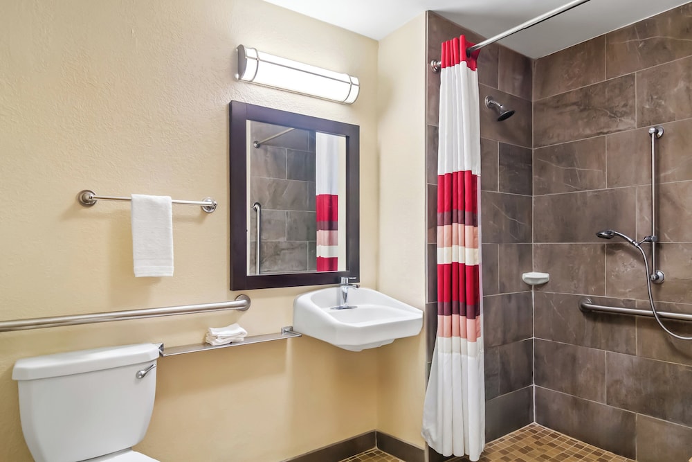 جناح بريميوم بسريرين مزدوجين مع أريكة، Red Roof PLUS Jacksonville - Southpoint 6/7