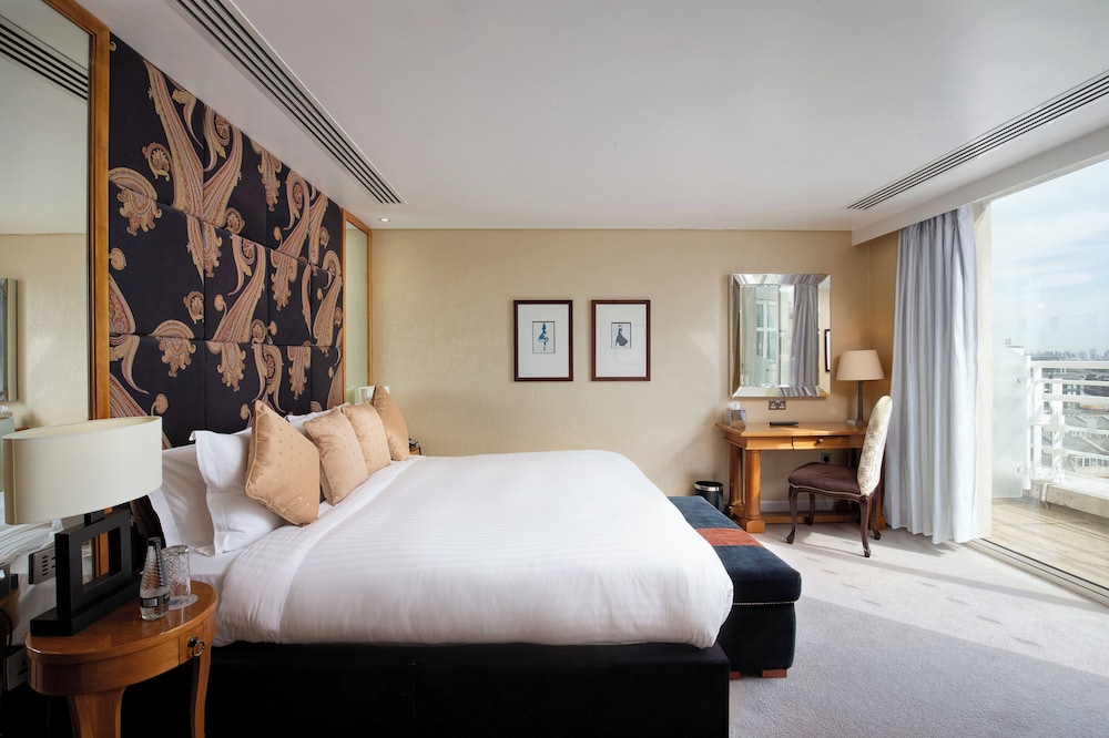 SAVILE, PENTHOUSE SUITE