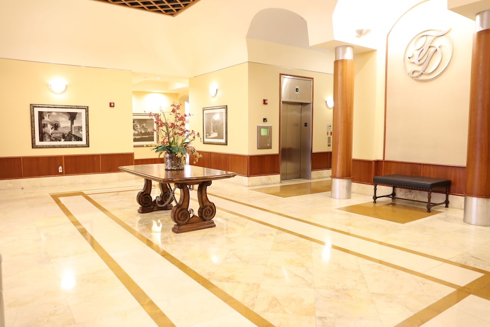 Towers of Dadeland by Miami Vacations 48/60