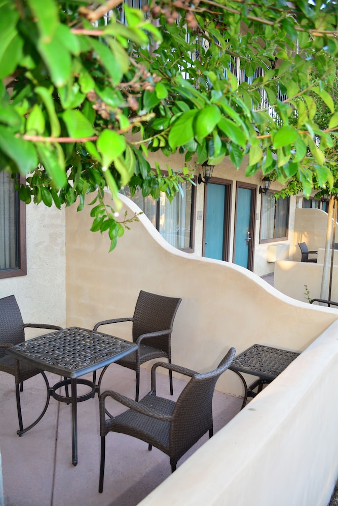 Casa Ojai Inn 55/60