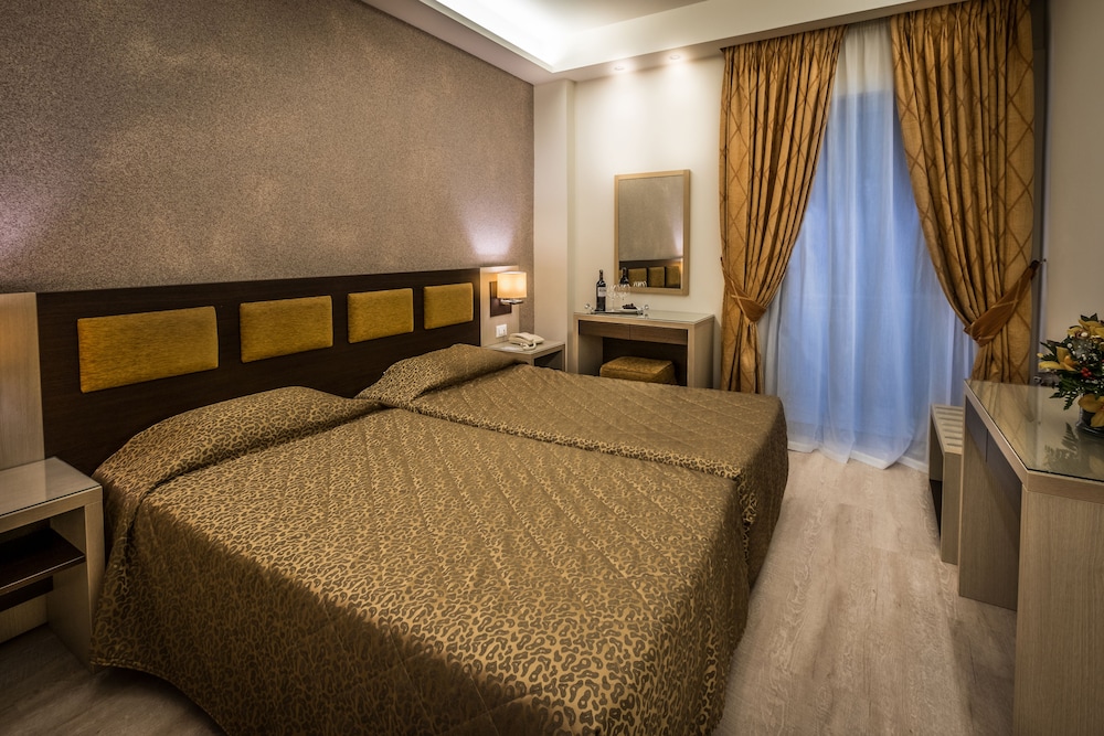 Rex Hotel 19/48