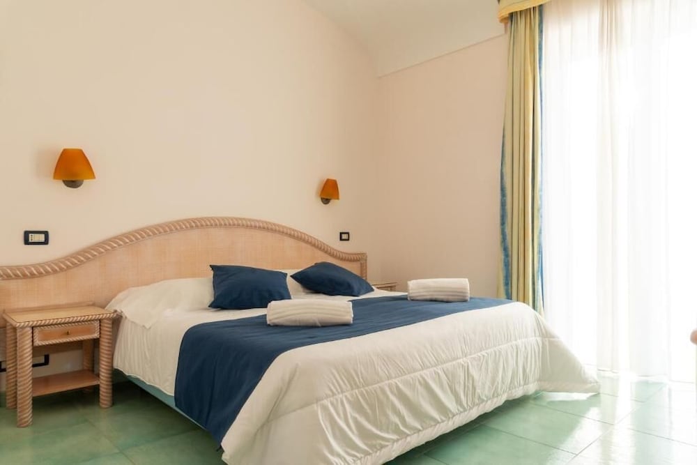 Albatros Hotel 5/50