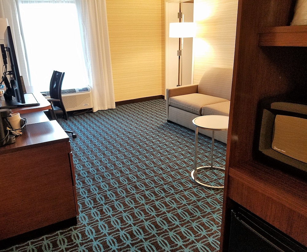 Fairfield Inn Suites Springfield Holyoke 17/35